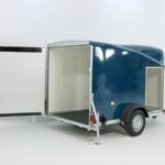 Debon Kofferanhänger Cargo 1300 Vollpoly 150x290cm H:160cm|Tür|blau