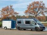 Debon Kofferanhänger Cargo  H:190cm 1,3t|Alu, Polybug|Tür|blau-Neu – Bild 3