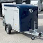 Debon C255 V2 Alu 1300kg Kofferanhänger Dunkelblau mit Seitentür Cheval Liberté
